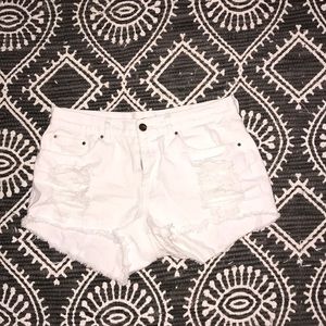white billabong jean shorts